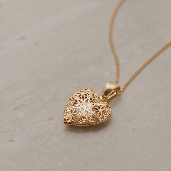 Heart Locket Necklace | 18k Gold Filled - Picture 6 of 10